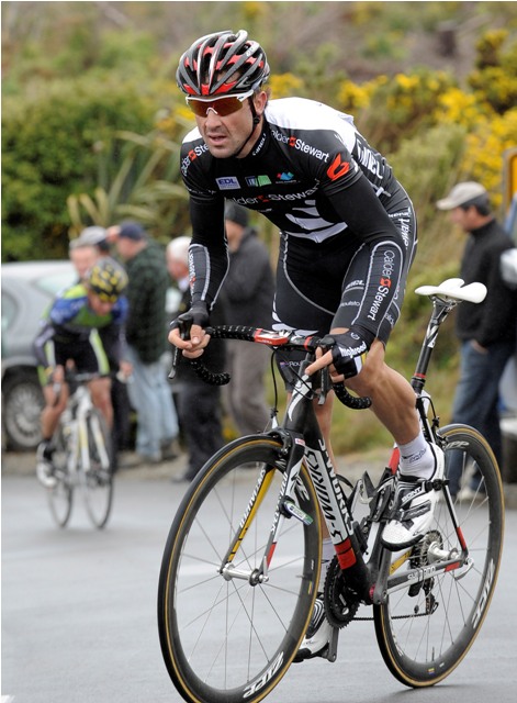 Hayden Roulston climbs Bluff Hill in the Tour of Southland riding for Calder Stewart 